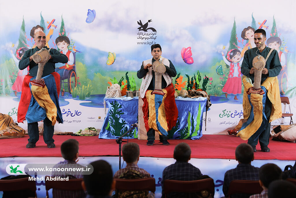 نمایشگاه هفته ملی و روز جهانی کودک در کانون (۷) نمایشگاه هفته ملی و روز جهانی کودک در کانون (۷)