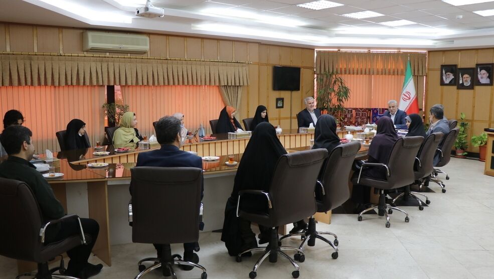 دیدار استاندارگیلان با کارکنان و اعضای برگزیده کانون استان استعداد درخشان دانش آموزان گیلانی شناسایی و پرورش یابد/ فضای تعالی اندیشه کودکان و نوجوانان تقویت شود/ بکارگیری ظرفیت های کانون پرورش فکری برای بالندگی فرهنگ و تمدن ایرانی اسلامی