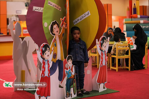 نمایشگاه هفته ملی و روز جهانی کودک در کانون (۸)