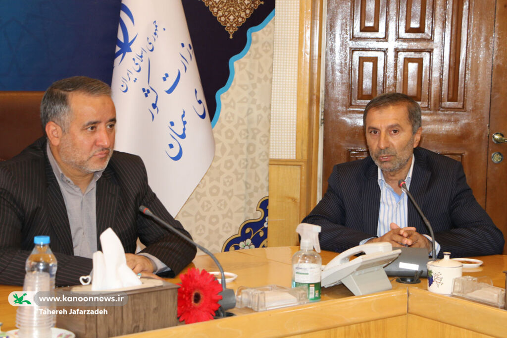 دیدار مدیرکل و اعضای کانون سمنان با مقامات استانی