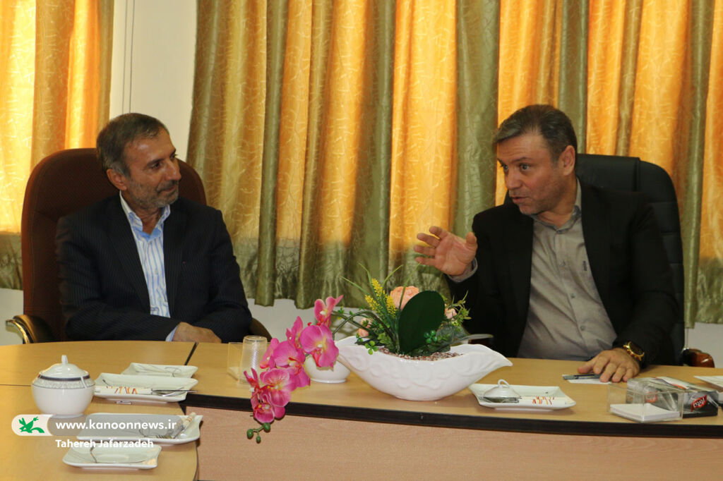 دیدار مدیرکل و اعضای کانون سمنان با مقامات استانی