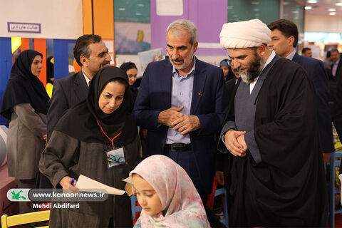 بازدید وزیر آموزش و پرورش از نمایشگاه هفته ملی کودک (14).jpg