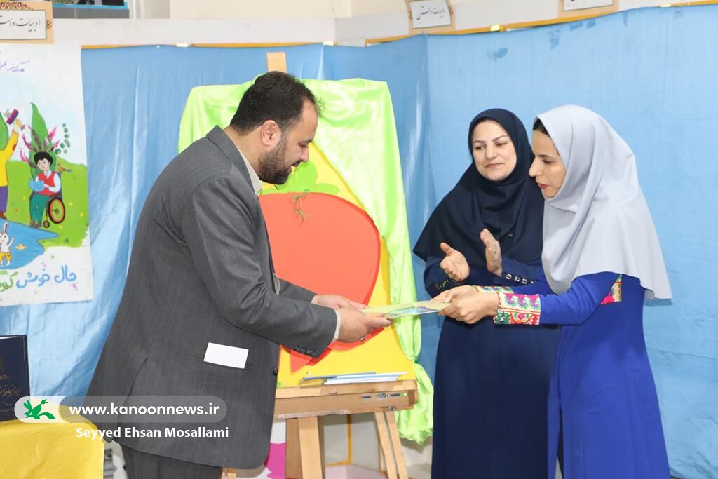 آیین رونمایی از کتاب «زیر چتر عشق» و اختتامیه "مهرواره نخلهای سربلند"