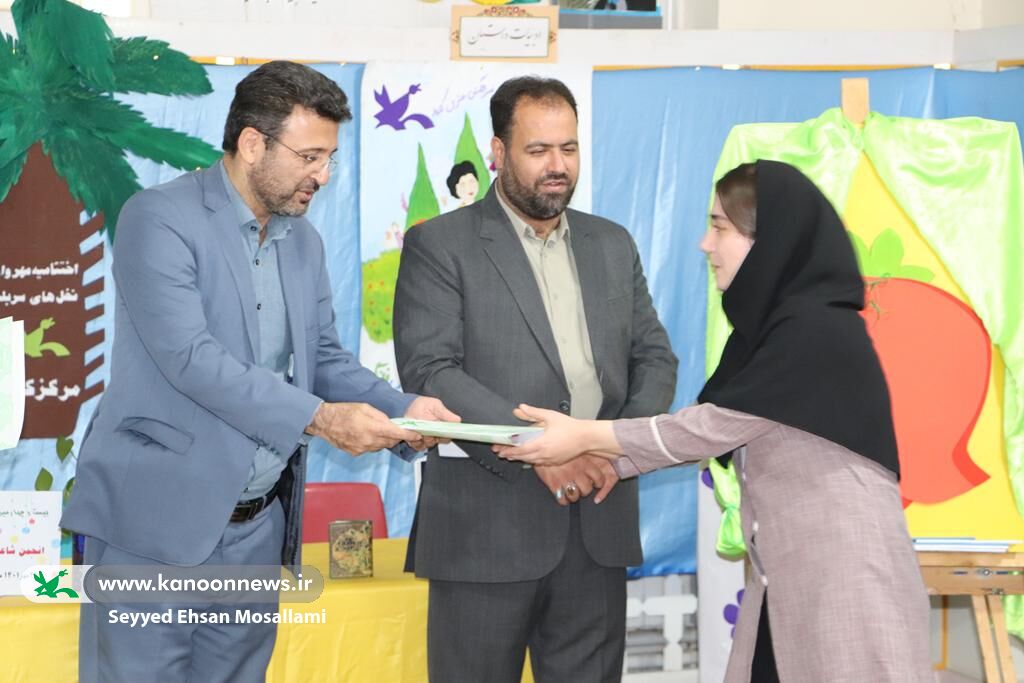 آیین رونمایی از کتاب «زیر چتر عشق» و اختتامیه "مهرواره نخلهای سربلند"