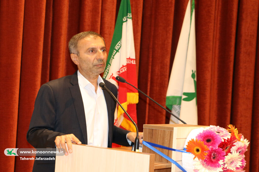 آیین افتتاحیه مرحلهی استانی جشنوارهی قصهگویی در کانون سمنان/ تجلیل از فرزندان شهید مدافع حرم و مروج قصهگویی