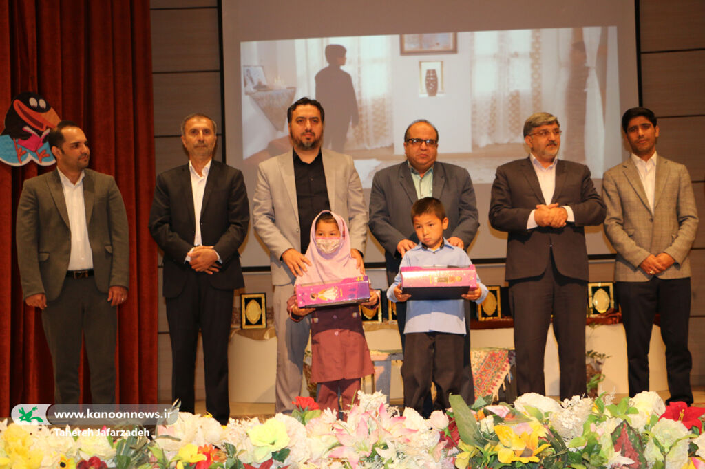 آیین افتتاحیه مرحلهی استانی جشنوارهی قصهگویی در کانون سمنان/ تجلیل از فرزندان شهید مدافع حرم و مروج قصهگویی