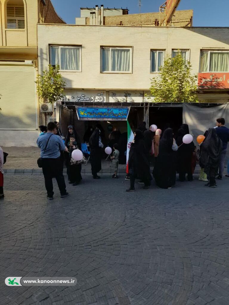 غرفه نقاشی کانون زنجان در اجتماع پرشور همدلی بانوان فاطمی