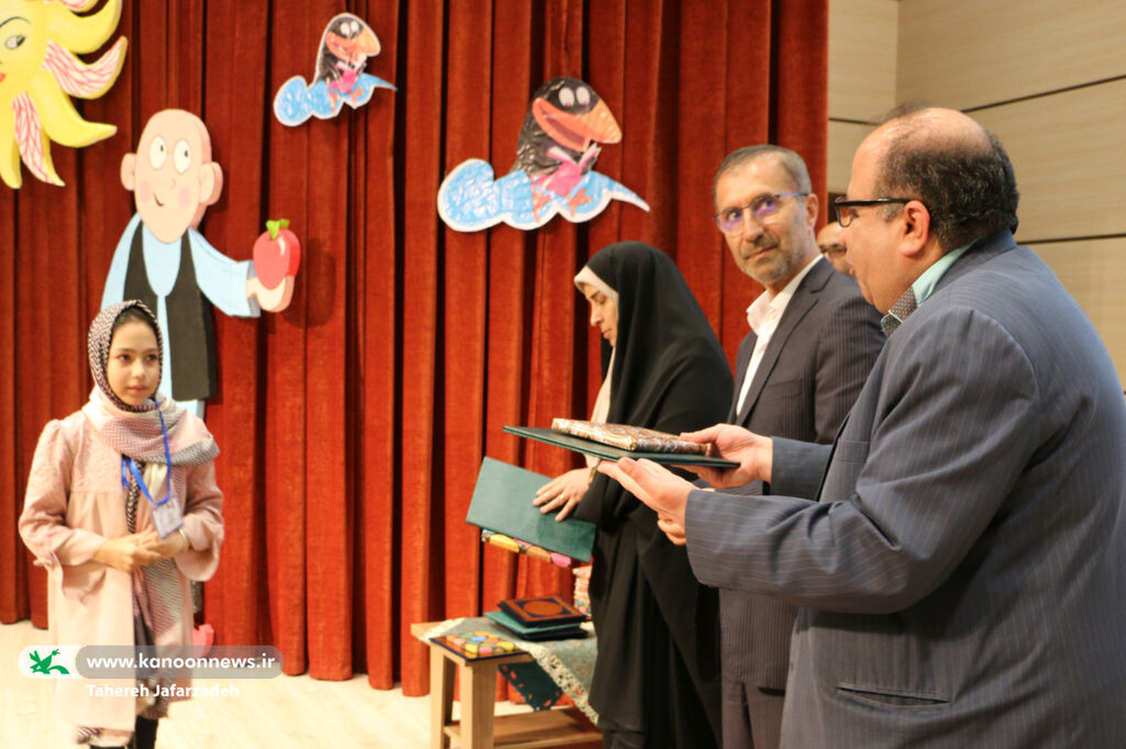 معرفی و تجلیل برگزیدگان نهایی مرحلهی استانی جشنواره قصهگویی کانون سمنان
