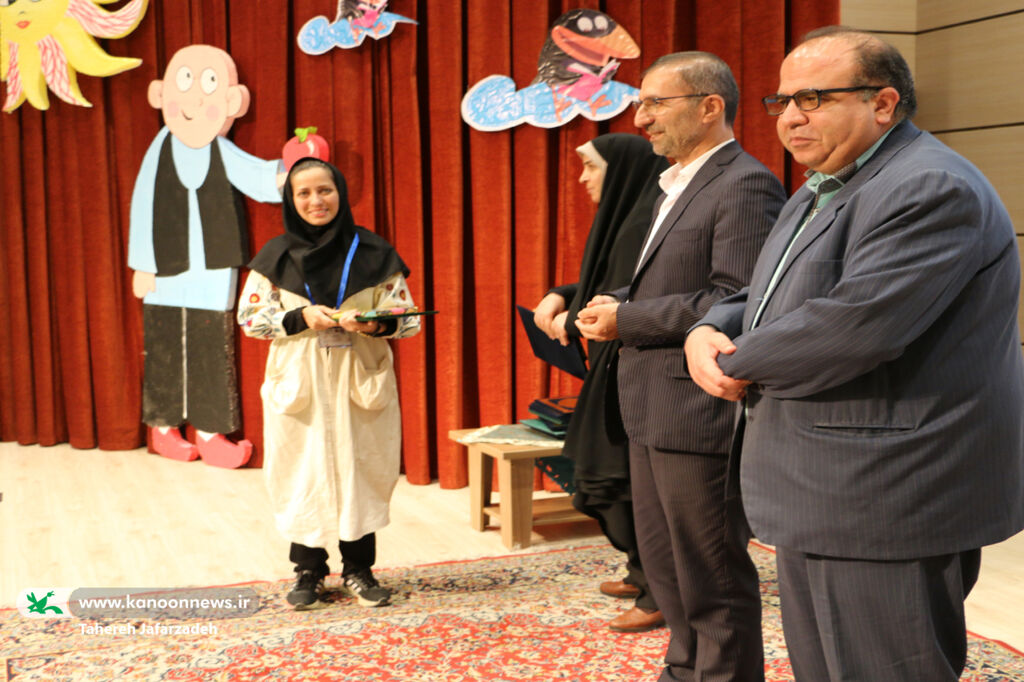 معرفی و تجلیل برگزیدگان نهایی مرحلهی استانی جشنواره قصهگویی کانون سمنان