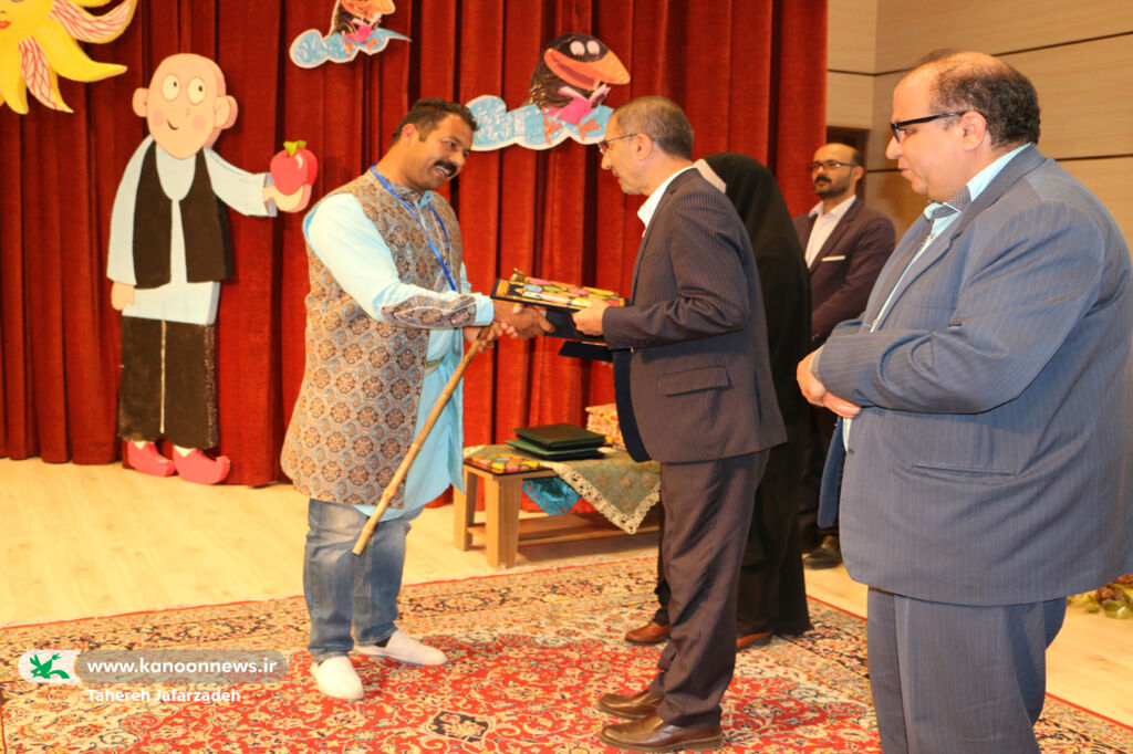 معرفی و تجلیل برگزیدگان نهایی مرحلهی استانی جشنواره قصهگویی کانون سمنان