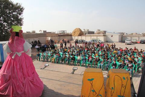 گزارش تصویری تماشاخانه سیار کانون با اجرای «جک و لوبیای سحرآمیز» در خوی