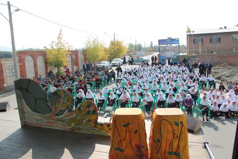 گزارش تصویری تماشاخانه سیار کانون از اجرای «جک و لوبیای سحرآمیز» در چالدران و شوط