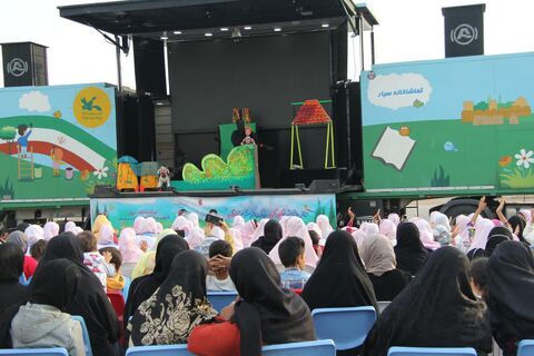 گزارش تصویری تماشاخانه سیار کانون از اجرای «جک و لوبیای سحرآمیز» در چالدران و شوط