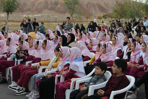 گزارش تصویری تماشاخانه سیار کانون از اجرای «جک و لوبیای سحرآمیز» در چالدران و شوط