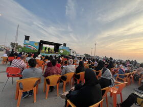 استقبال پرشور اهالی شهرهای بندری دیلم و امام حسن  از تماشاخانه‌ی سیار کانون