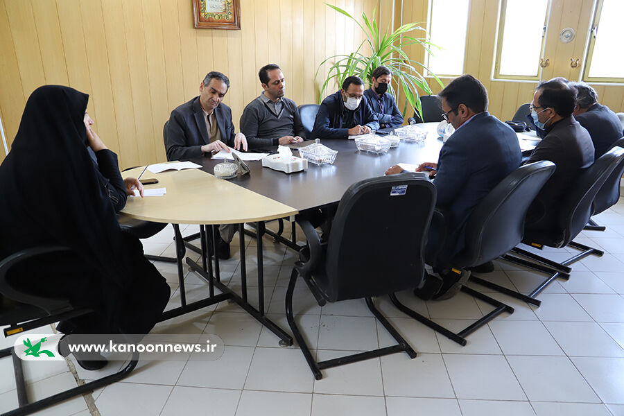 نشست مربیان کتابخانه های سیار کانون اردبیل برگزار شد