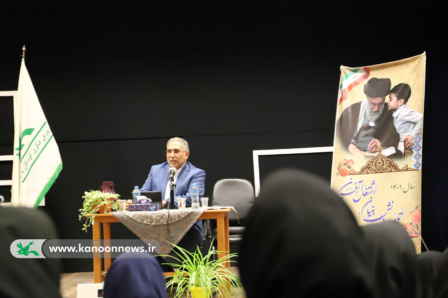 نشست روشنگری و بصیرت افزایی کارکنان و مربیان کانون استان اردبیل