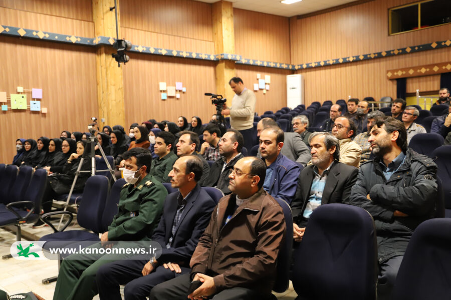 نشست روشنگری و بصیرت افزایی کارکنان و مربیان کانون استان اردبیل