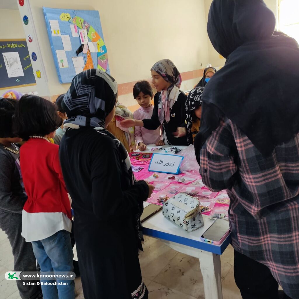 برپایی بازارچهی دستسازههای اعضا در مرکز فرهنگیهنری شماره چهار زاهدان(سیستان و بلوچستان)