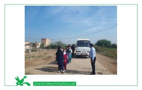 اعزام کتابخانه سیار کانون خوزستان به دبستان حجت روستای افشاری