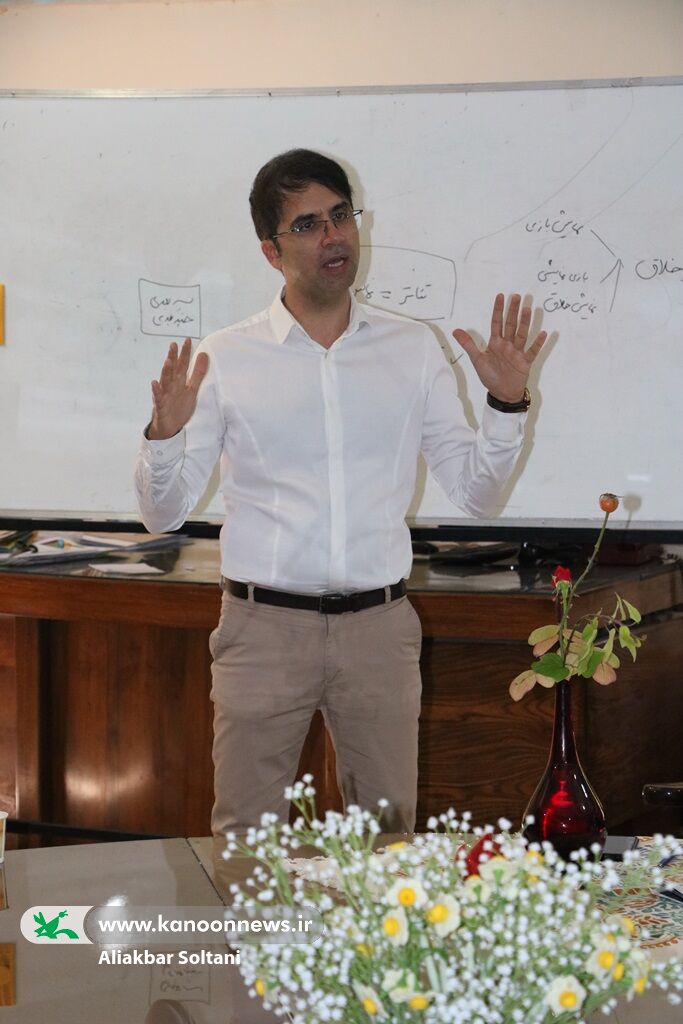 رکن اصلی نمایش حرکت است