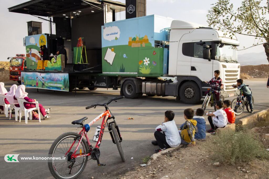 گزارشی از اجراهای تماشاخانههای سیار کانون در هفته ملی کودک