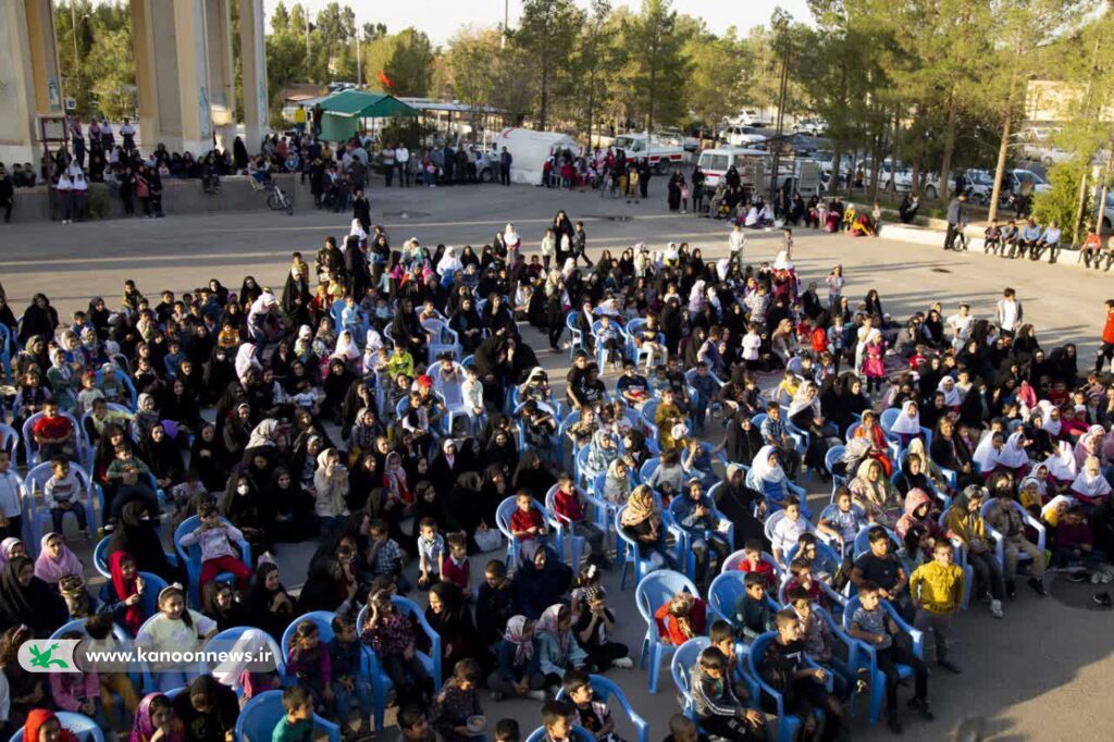 گزارشی از اجراهای تماشاخانههای سیار کانون در هفته ملی کودک