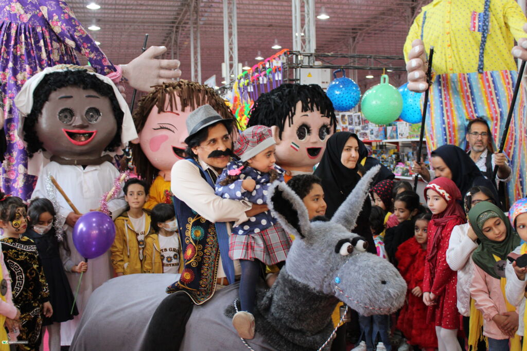 نمایشگاه کودک و نوجوان، اسباب بازی و تجهیزات کمک آموزشی افتتاح شد.