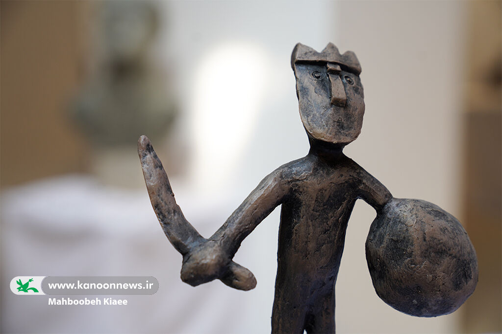 نمایشگاهی از آثار سفالی و حجم مربی کانون کرمانشاه