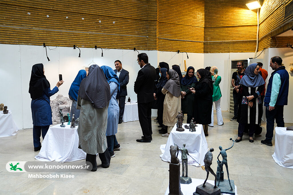 نمایشگاهی از آثار سفالی و حجم مربی کانون کرمانشاه