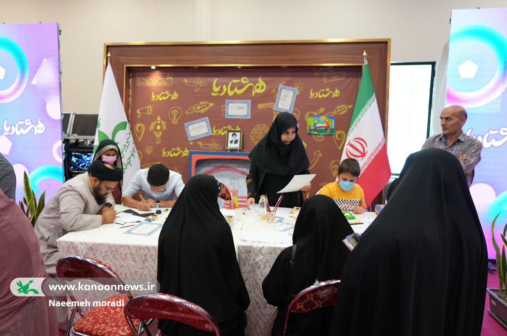 پذیرایی کانون پرورش فکری در رویداد «هشتادیا»، با غرفه خطاطی و نقاشی