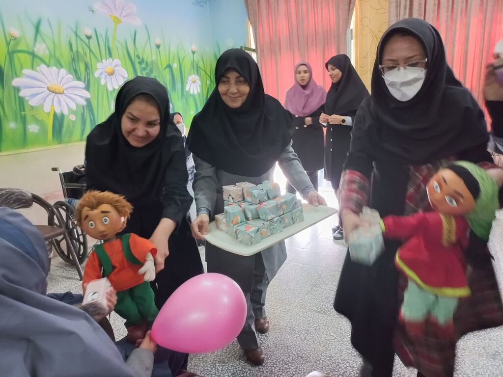اجرای ویژه برنامه فرهنگی و هنری در مدرسه استثنایی علاقبندیان