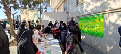 برپایی ایستگاه نقاشی در مسیر راهپیمایی 13 آبان روز دانش آموز در سنندج به روایت تصویر