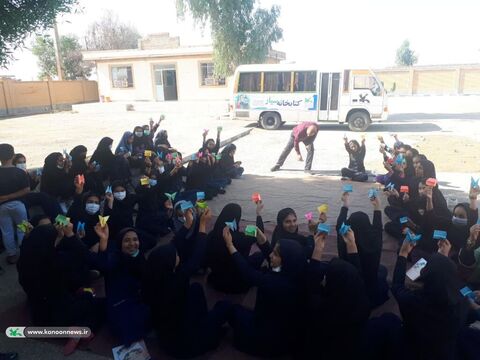 اعزام کتابخانه سیار کانون خوزستان به روستای بنادر شهرستان شوش
