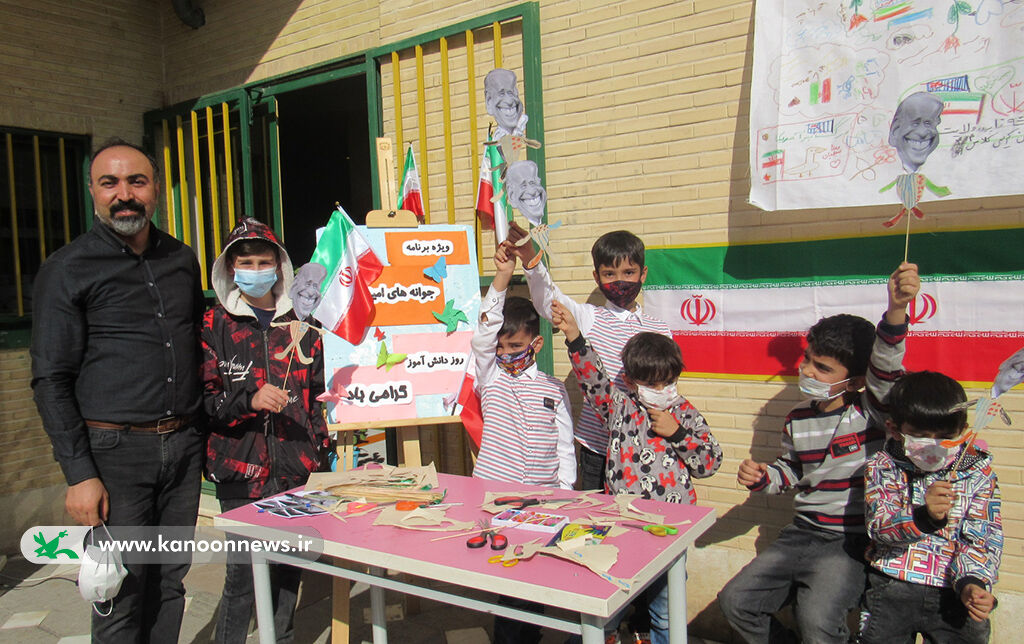 اعضای مرکز شماره ۵ کانون اردبیل یوم الله ۱۳ آبان را گرامی داشتند