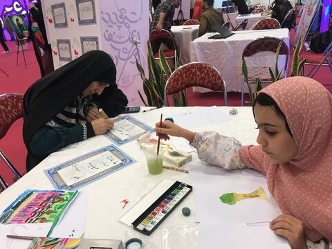 حضور پرشور دختران و پسران در نمایشگاه "هشتادیا"