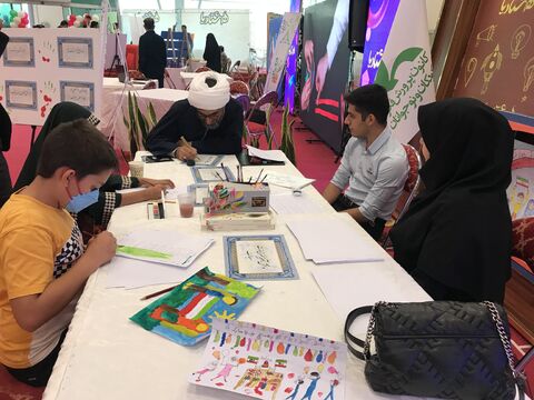 حضور پرشور دختران و پسران در نمایشگاه "هشتادیا"