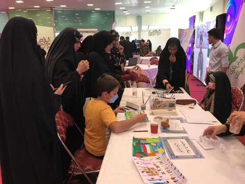 حضور پرشور دختران و پسران در نمایشگاه "هشتادیا"