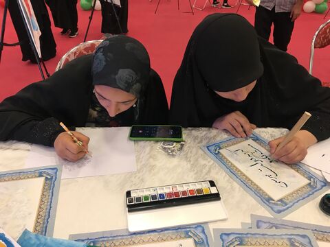 حضور پرشور دختران و پسران در نمایشگاه "هشتادیا"