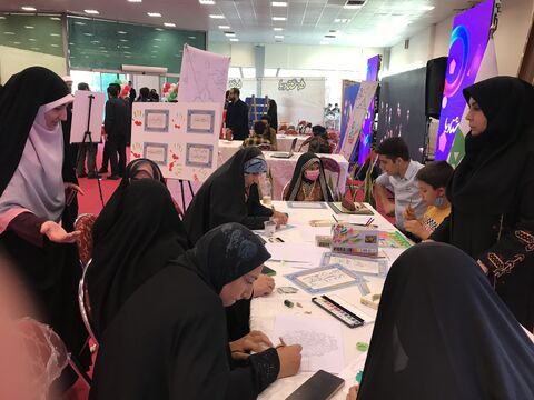 حضور پرشور دختران و پسران در نمایشگاه "هشتادیا"