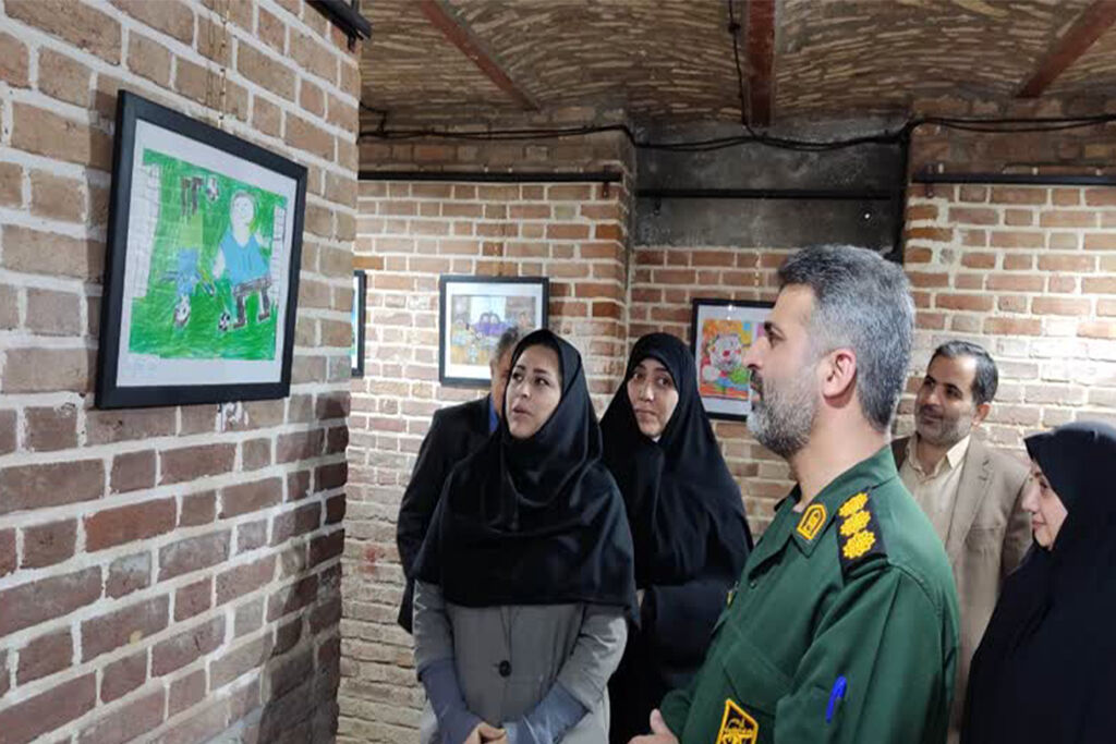 بازدید جمعی از مسؤولان استان از نمایشگاه «کودکان البرز»