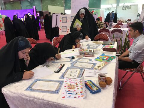 حضور پرشور دختران و پسران در نمایشگاه "هشتادیا"