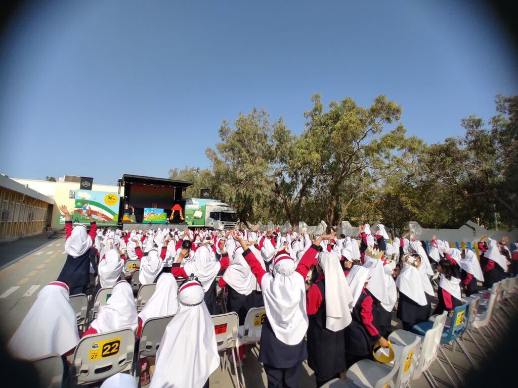 تماشاخانه سیار کانون میهمان کودکان و نوجوانان جزیره کیش شد تماشاخانه سیار کانون میهمان کودکان و نوجوانان جزیره کیش شد