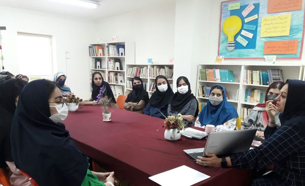 سی و دومین نشست تخصصی انجمن عکاسان نوجوان کانون خوزستان برگزار شد