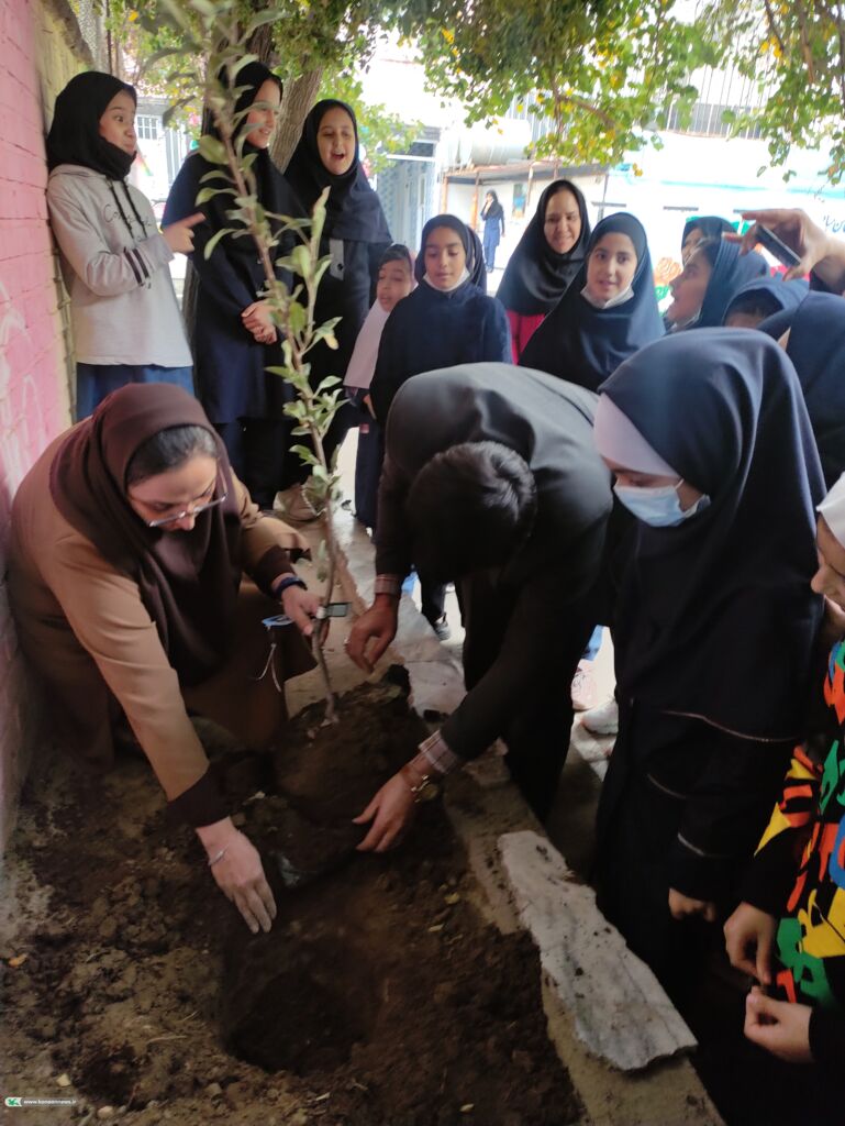 ویژه برنامه های روز دانش آموز در مراکز فرهنگی هنری استان