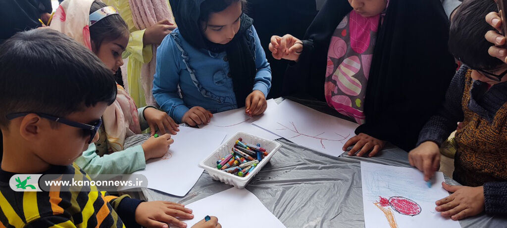 ایستگاه نقاشی با موضوع انار