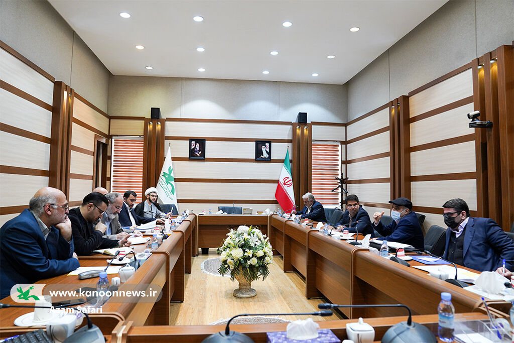 نشست هماهنگی اجرای طرح «کانون مدرسه» در دفتر مدیرعامل کانون تأکید بر اهمیت و ضرورت اجرای طرح «کانون مدرسه»