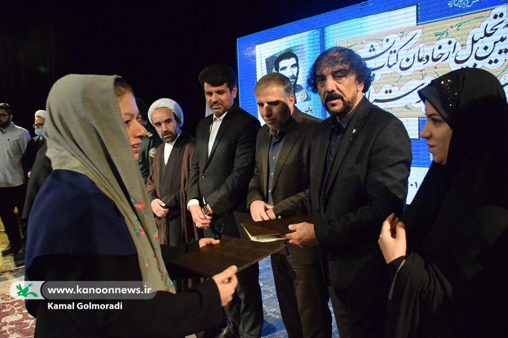 خادمان کتاب و نشر لرستان در خرم آباد تجلیل شدند