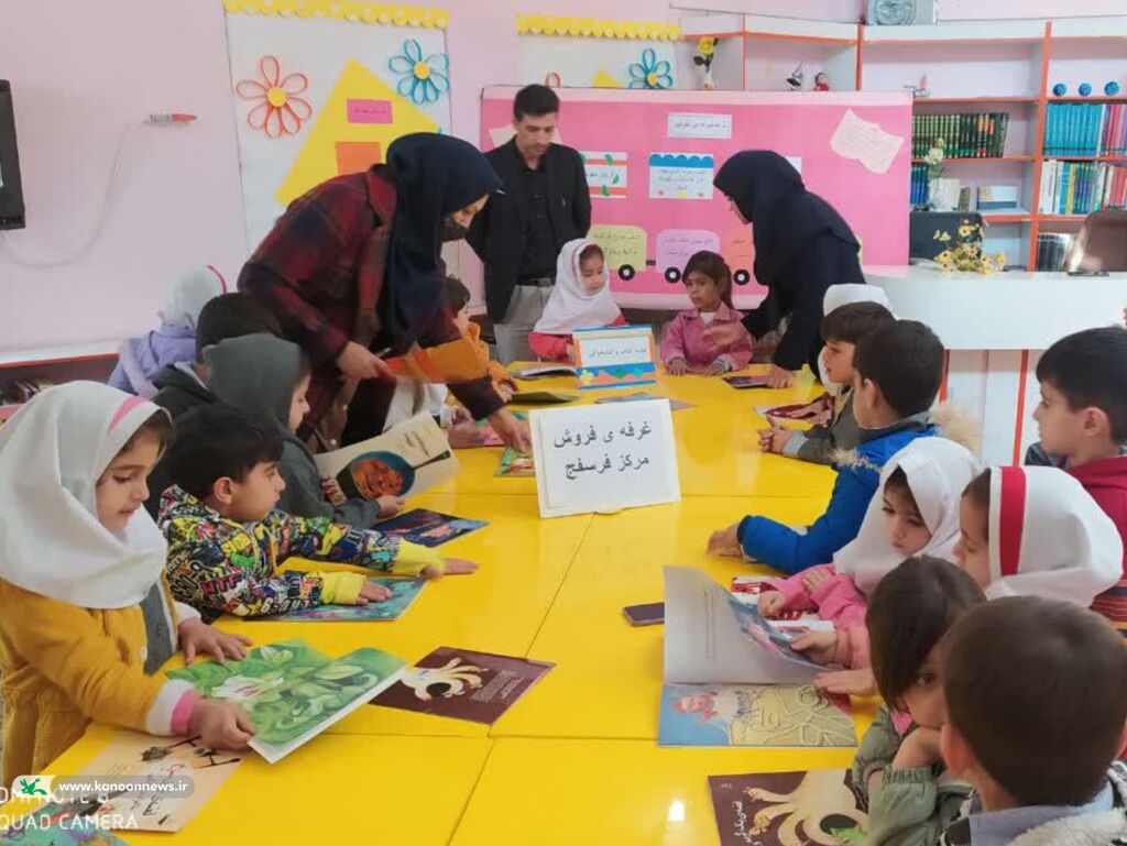 دومین روز از سی امین هفته کتاب در مراکز فرهنگی هنری کانون پرورش فکری کودکان و نوجوانان استان همدان