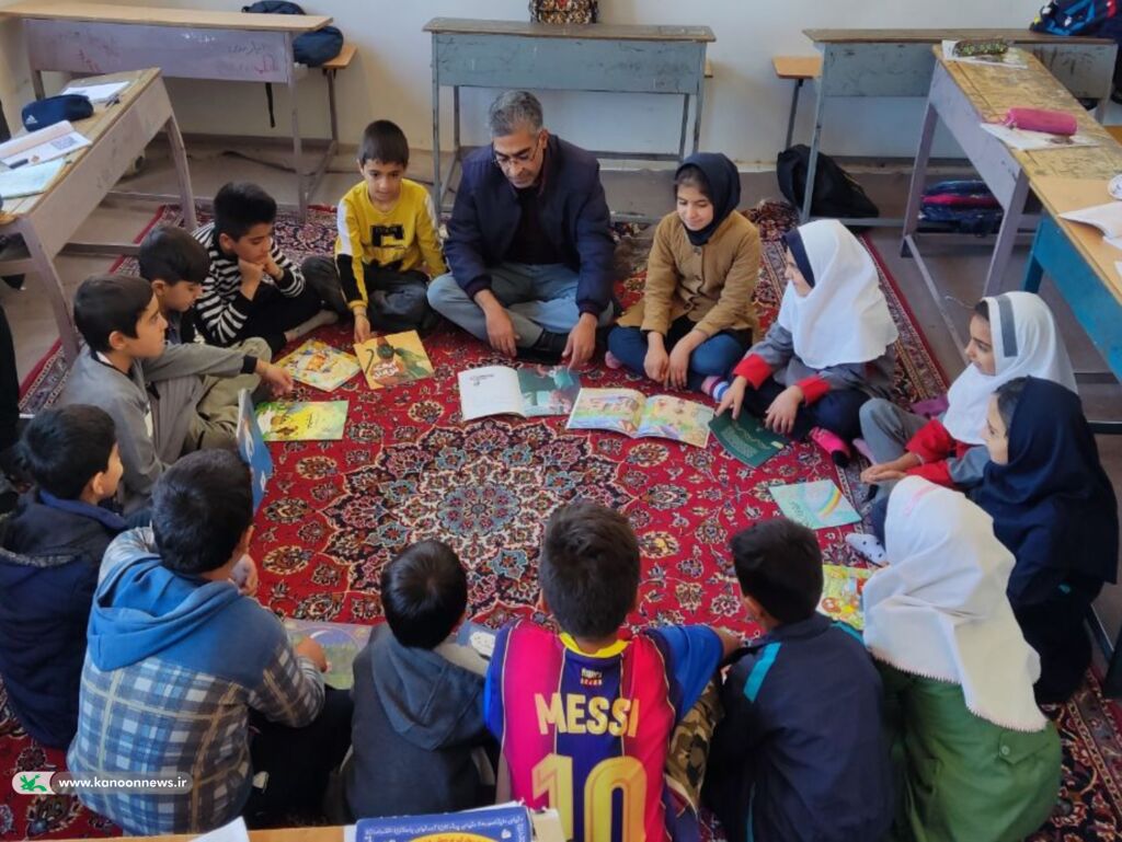 دومین روز از سی امین هفته کتاب در مراکز فرهنگی هنری کانون پرورش فکری کودکان و نوجوانان استان همدان
